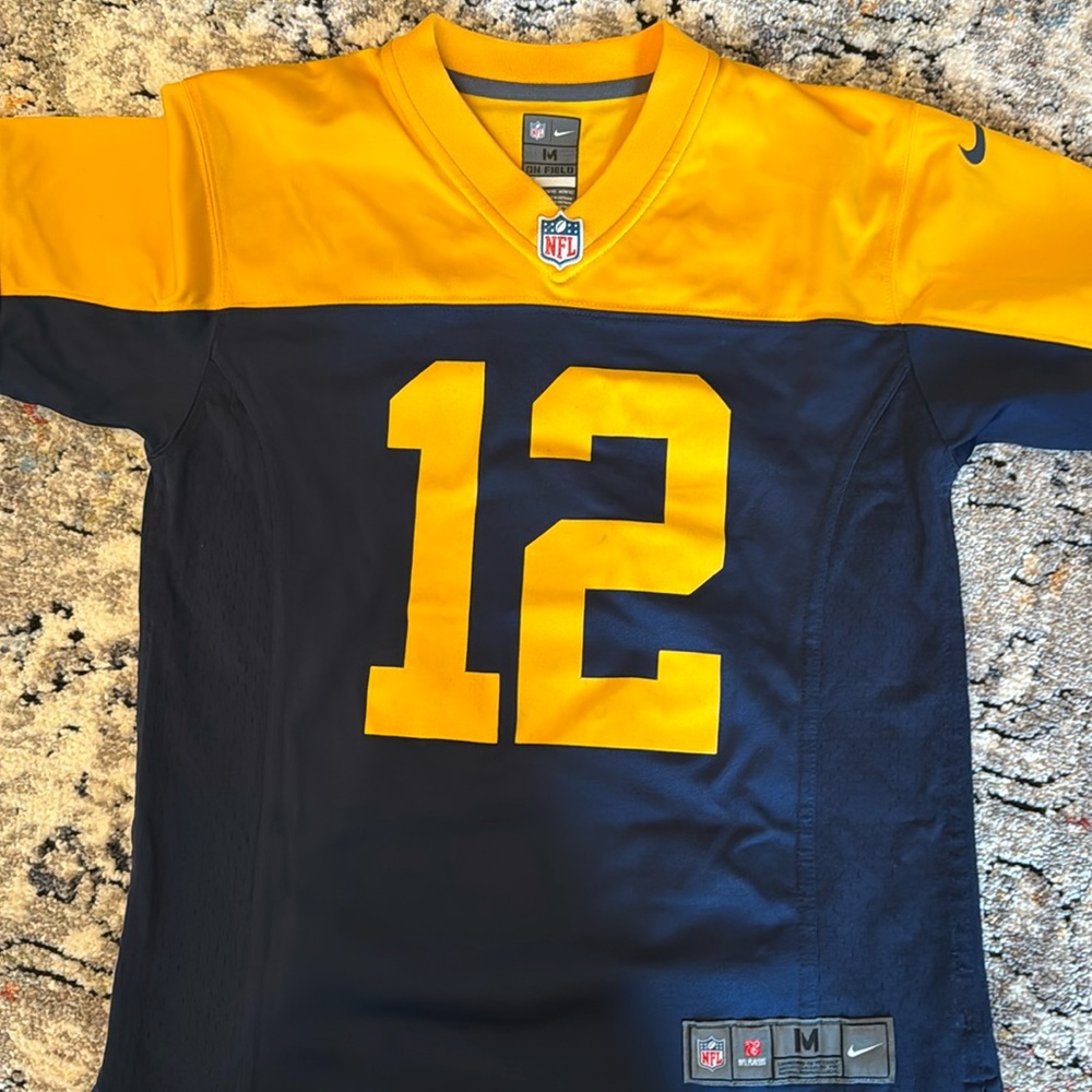 Aaron Rodger’s kids jersey size M